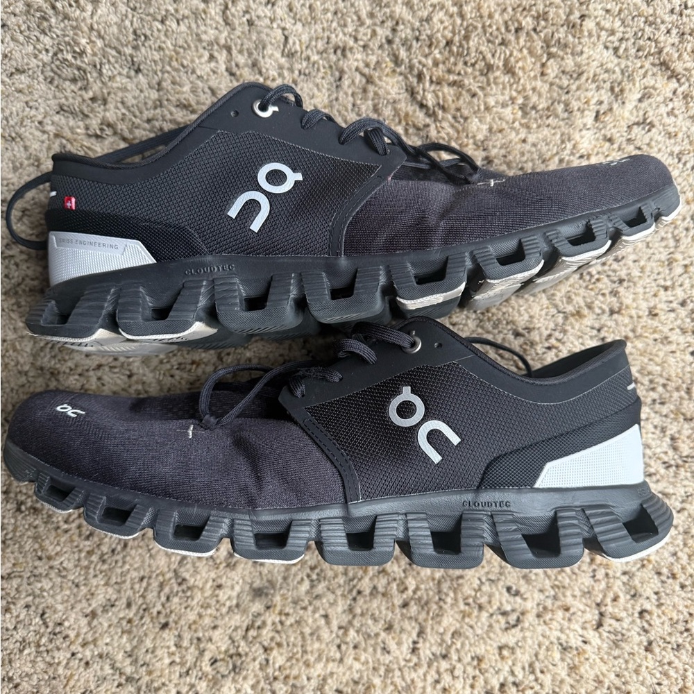 On Running Men's Black Athletic Shoes sz 12